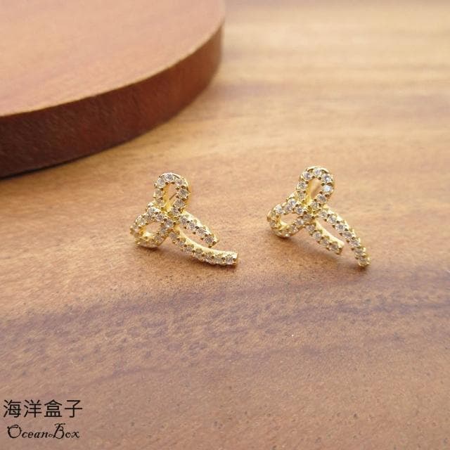 【海洋盒子】絕美滿鑽鋯石蝴蝶結緞帶針式925純銀金色耳環.鍍金貼耳耳環