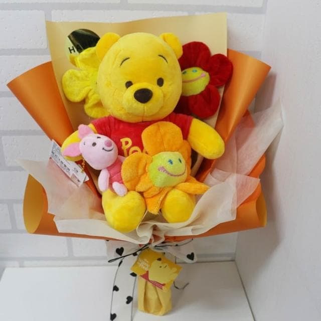小熊維尼花束 正版小熊維尼 娃娃花束 求婚花束 畢業花束 情人節花束 母親節花束 生日禮物 教室節 聖誕節禮物