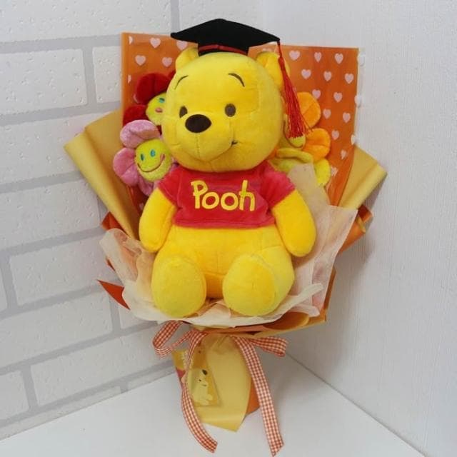 小熊維尼花束 正版小熊維尼 娃娃花束 求婚花束 畢業花束 情人節花束 母親節花束 生日禮物 教室節 聖誕節禮物