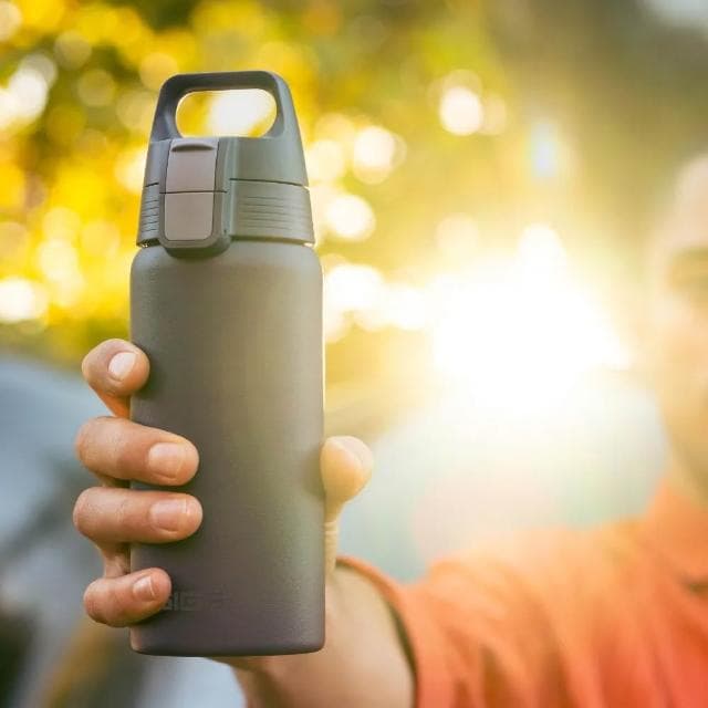 【SIGG】Shield 超輕量彈蓋保溫瓶 500ml (紫夜曲;保溫杯/水瓶/水壺)