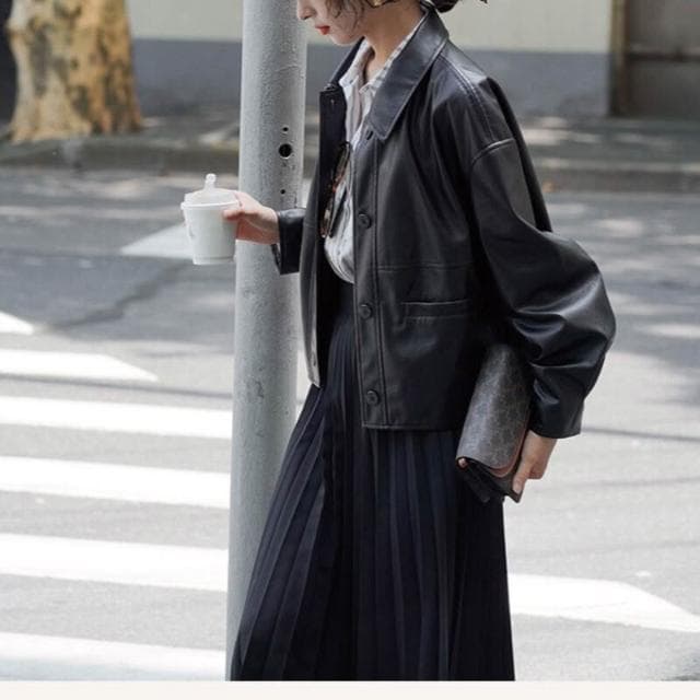 法式黑色皮衣女寬松短款小個子皮夾克外套女 翻領皮夾克外套大衣 純色寬鬆外套上衣開衫 法式通勤氣質優雅風外搭 七夕生日禮物