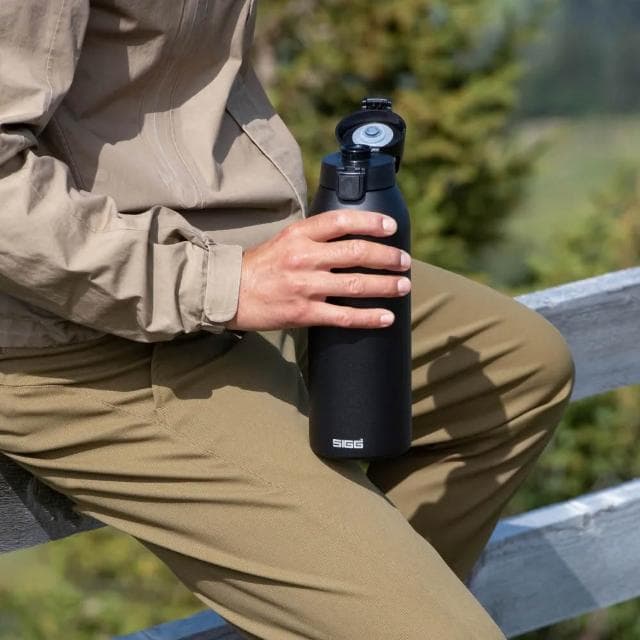 【SIGG】Shield 超輕量彈蓋保溫瓶 1000ml (深夜黑;保溫杯/水瓶/水壺)