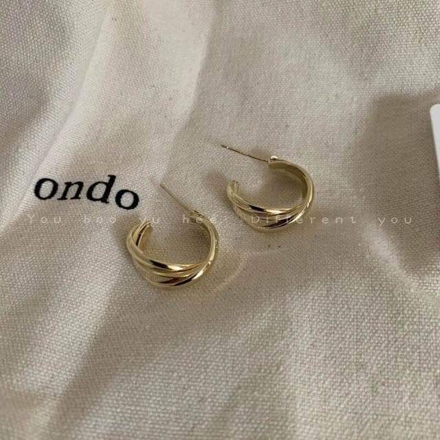  耳環秋冬金色圈圈耳環氛圍感新款高級感耳圈小眾設計金屬耳飾輕盈精緻輕奢高級韓國不過敏看不膩超閃耳環耳飾飾品配禮服百搭禮物