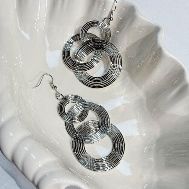 耳環巨好看氣質高級感耳環女新款高級感耳墜氣質大氣時尚耳飾不過敏看不膩超閃耳環耳飾飾品不褪色百搭禮物輕盈精緻輕奢高級韓國