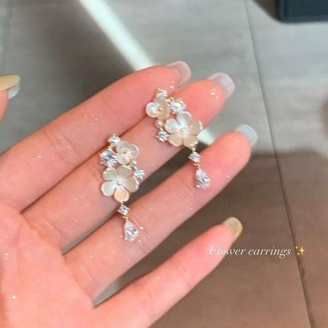 耳環法式白色花朵锆石流蘇耳釘小眾設計輕奢高級感氣質耳飾女不過敏看不膩超閃耳環耳飾飾品不褪色百搭禮物輕盈精緻輕奢高級韓國