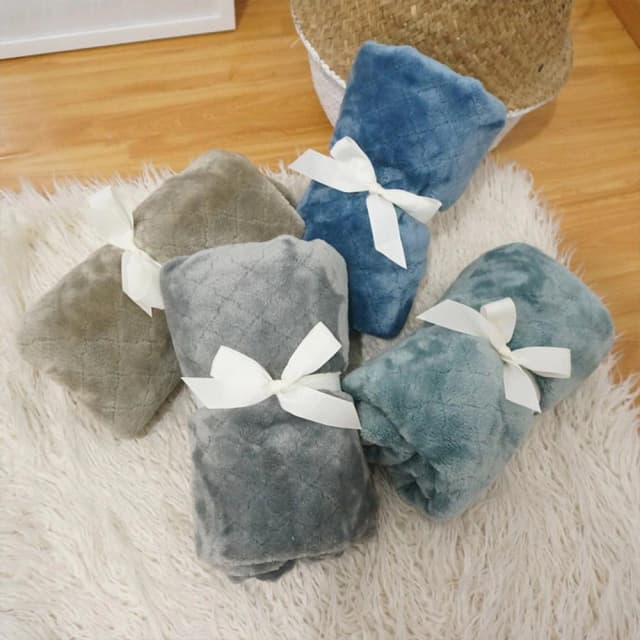 辦公室小毛毯 (空調毯 冷氣被 毛毯 懶人毯 沙發毯 蓋毯 毯子 車用毯 保暖 禮物 交換禮物)