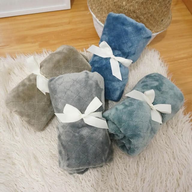 辦公室小毛毯 (空調毯 冷氣被 毛毯 懶人毯 沙發毯 蓋毯 毯子 車用毯 保暖 禮物 交換禮物)