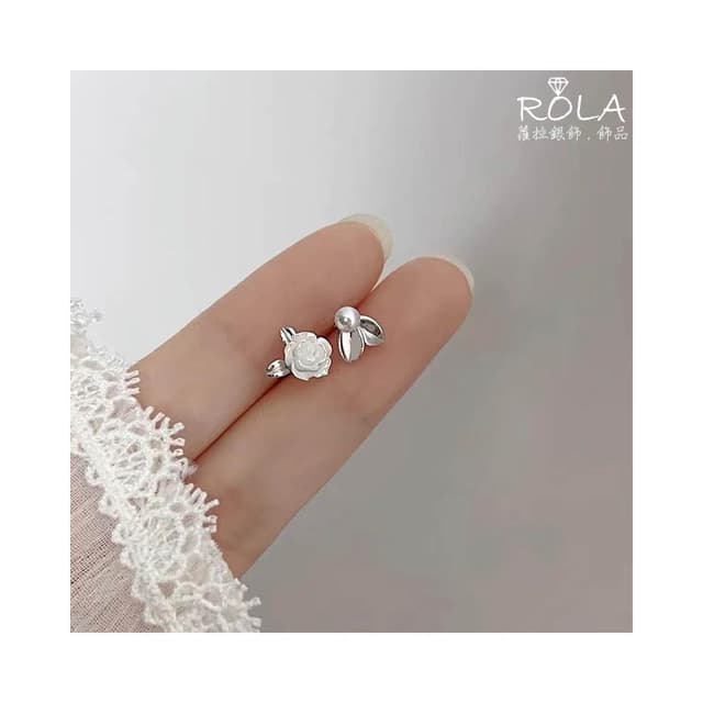 ROLA蘿拉銀飾.飾品 “現貨當天出” 山茶花珍珠葉不對稱925純銀耳針耳環 玫瑰花朵.