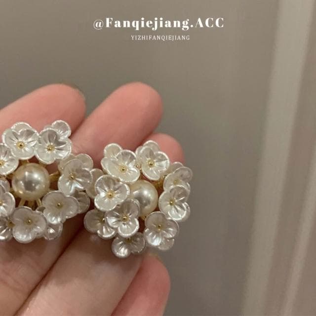 耳環獨特輕奢珍珠花朵耳環小眾設計感高級優雅耳釘新款耳飾女耳環耳釘耳飾女生耳環法式耳環流行百搭耳釘生日禮物貼耳耳環