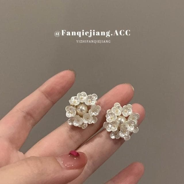 耳環獨特輕奢珍珠花朵耳環小眾設計感高級優雅耳釘新款耳飾女耳環耳釘耳飾女生耳環法式耳環流行百搭耳釘生日禮物貼耳耳環