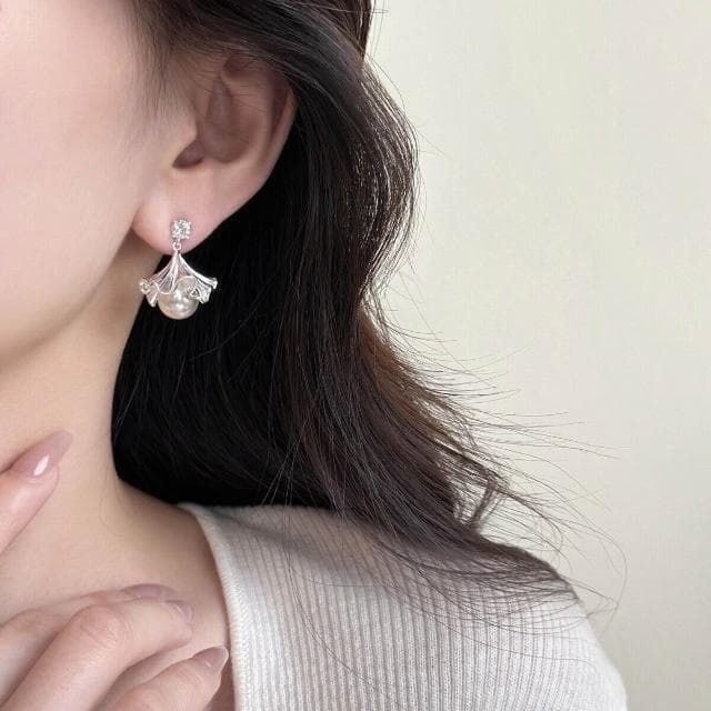 耳環小眾扇形銀杏葉流蘇珍珠耳環女夏天耳墜2025新款輕奢高級感 耳環耳釘耳飾女生耳環法式耳環流行百搭耳釘生日禮物貼耳耳環