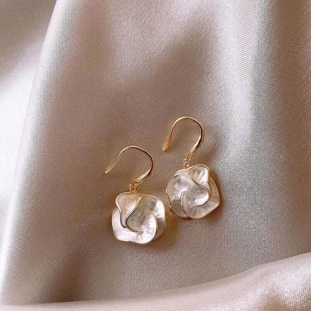 耳環山茶花朵耳環女小眾輕奢氣質高級感耳釘2025新款獨特耳墜耳飾耳環耳釘耳飾女生耳環法式耳環流行百搭耳釘生日禮物貼耳耳環