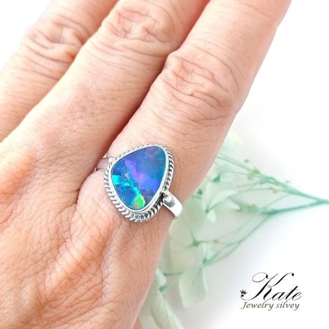 【KATE】銀飾 優雅隨形澳洲天然蛋白石純銀戒指 變彩斑斕 手工銀框 opal 澳泊戒指 十月生日石 生日禮物 情人禮物