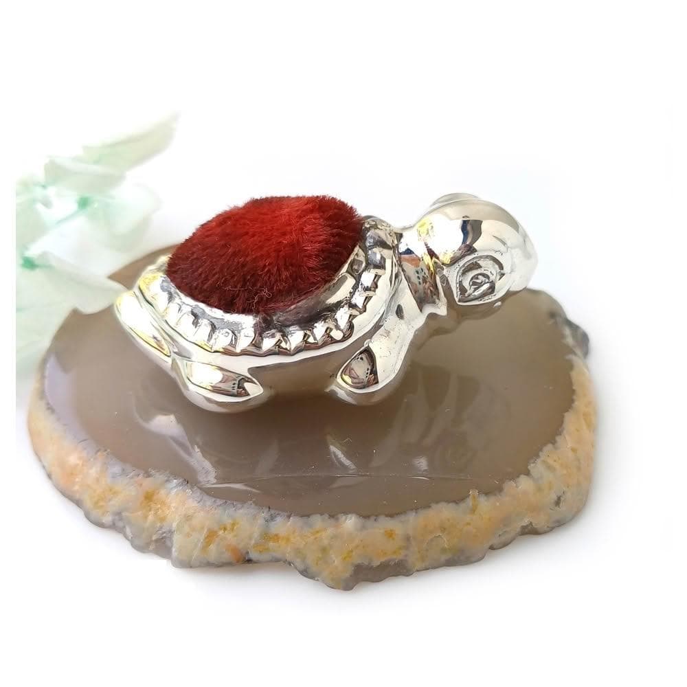 【KATE】銀飾 可愛小海龜紅絲絨針插純銀擺件 針包 針插包 海龜擺件 海洋系 繡娘最愛 生日禮物 情人禮物