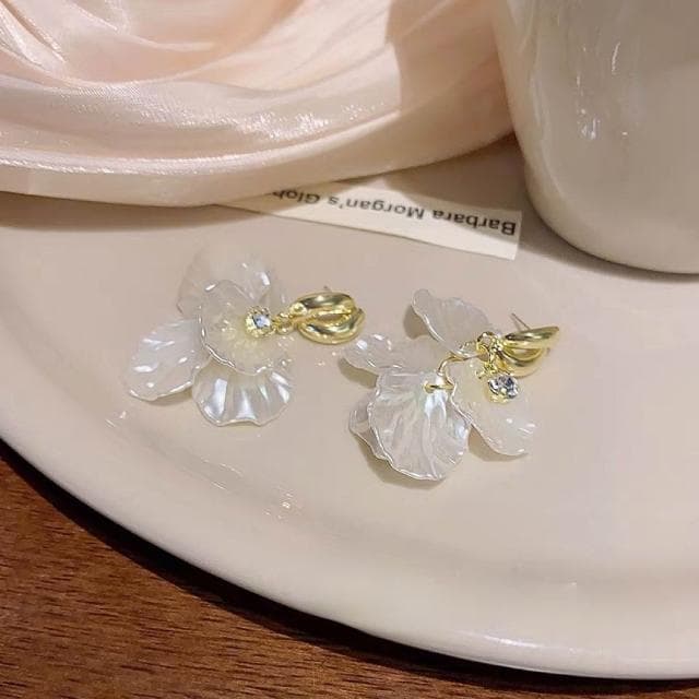 滿188出貨 韓系貝殼花朵耳環 耳夾 無耳洞 耳針 夾式耳環 盤蚊香耳夾 耳飾 耳扣 飾品 禮物 生日禮物 送朋友-11