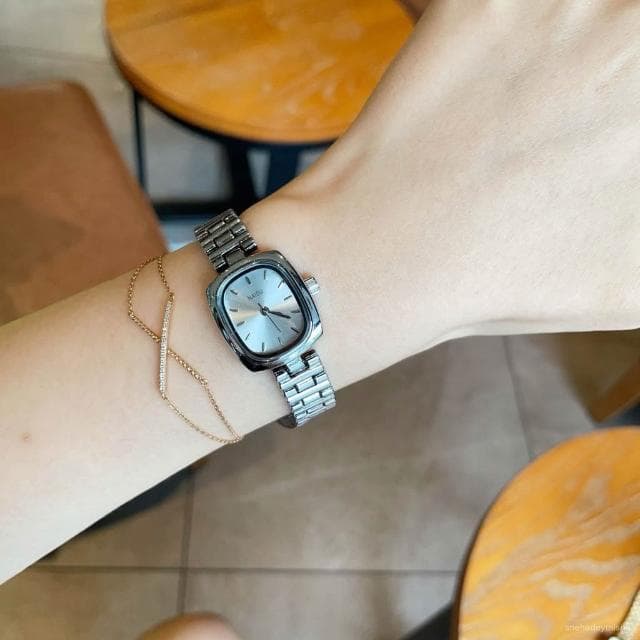 曉君精選 新款小方錶氣質簡約細帶高級女士手錶防水小金錶時尚輕奢爆款腕錶