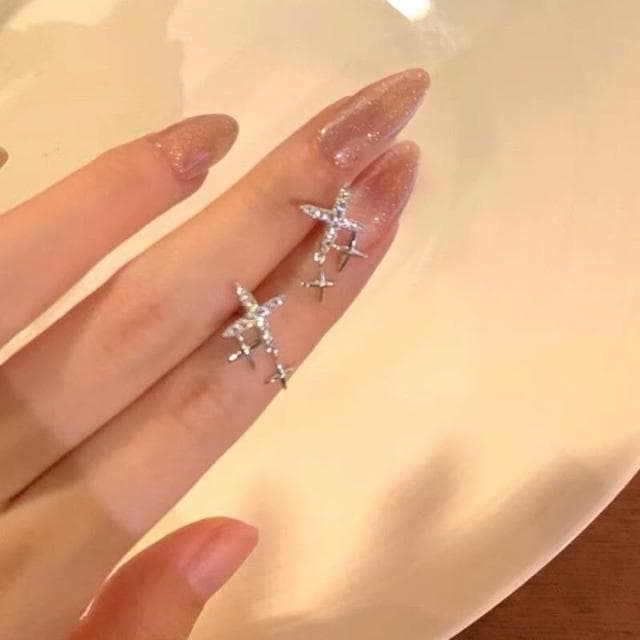 耳環精致簡約短款耳墜高級感閃鉆耳釘ins小眾設計時尚百搭新款耳飾耳環耳釘耳飾女生耳環法式耳環流行百搭耳釘生日禮物貼耳耳環