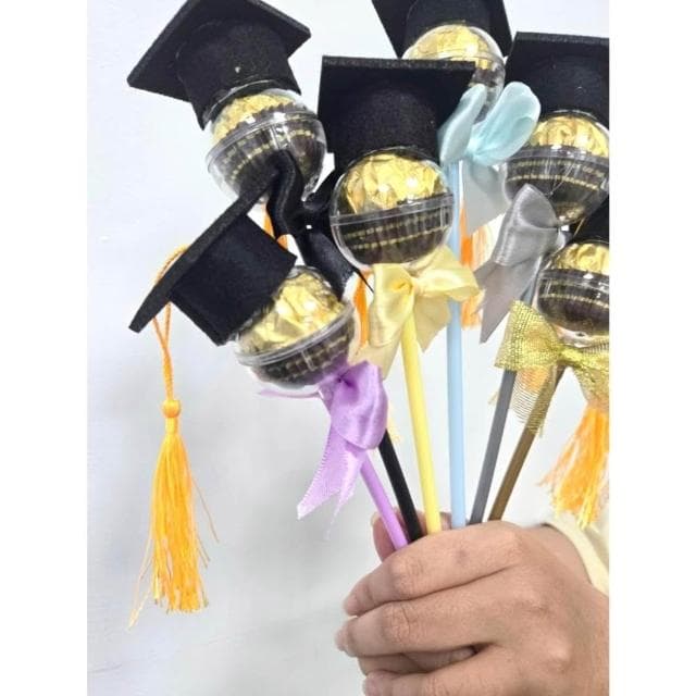 氣球快易送🧾開發票 超Q畢業金沙棒 學士帽 畢業生 金莎 巧克力糖果 畢業禮物 金莎棒 畢業季 畢業花束 畢業金沙