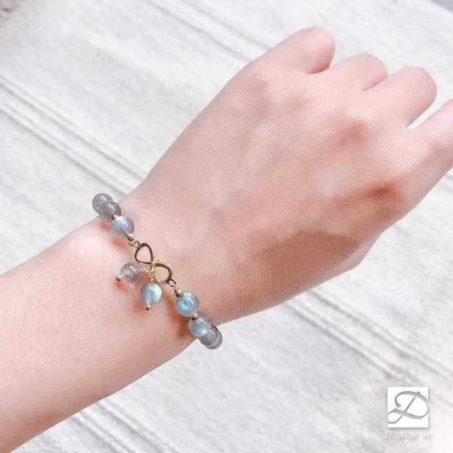 【Dawn Fashion 彤恩時尚】我是你的小蝴蝶//愛情水晶手鍊//拉長石 灰月光 /生日禮物/情人節禮物