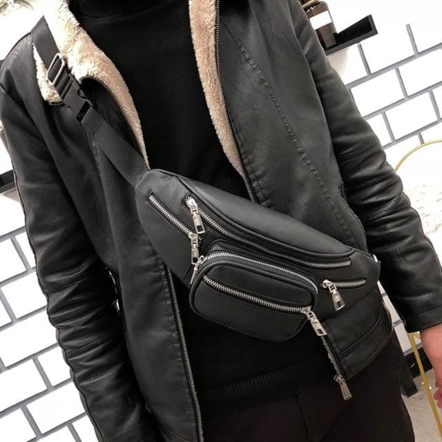 【LEESA】鍊條包\小方包\腰包\胸包\手機包\肩背包\斜背包\黑色包包\側背小包\情侶包包\日系包包\禮物