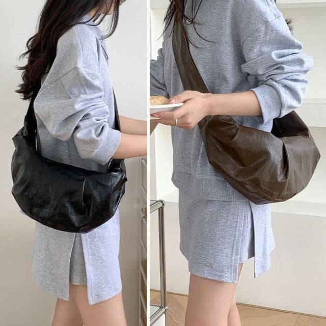 【MoonDy】包包 斜背包 牛角包 餃子包 休閒側背包 百搭包包 軟皮包包 韓國包包 黑色包包 鬆弛感 大容量斜背包 生日禮物