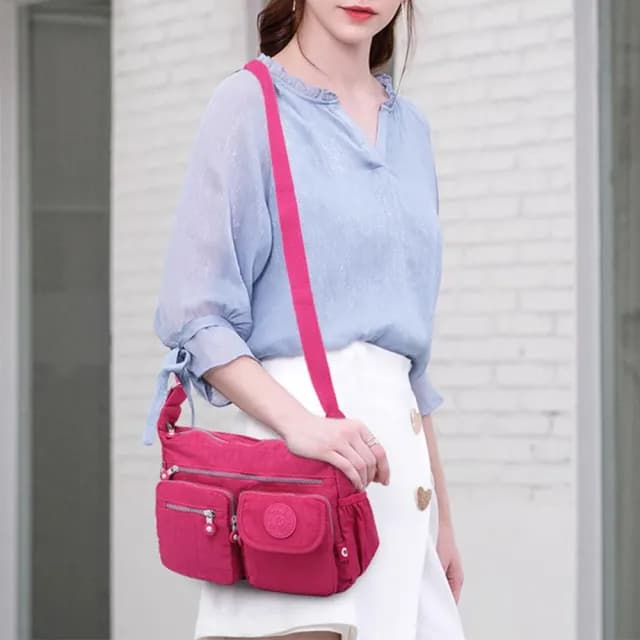 【KT DADA】斜背女包 媽媽包 紅色包包 紫色包包 長輩 禮物 包包 斜背包 尼龍包包 多功能包包 多隔層 收納包 防潑水包包