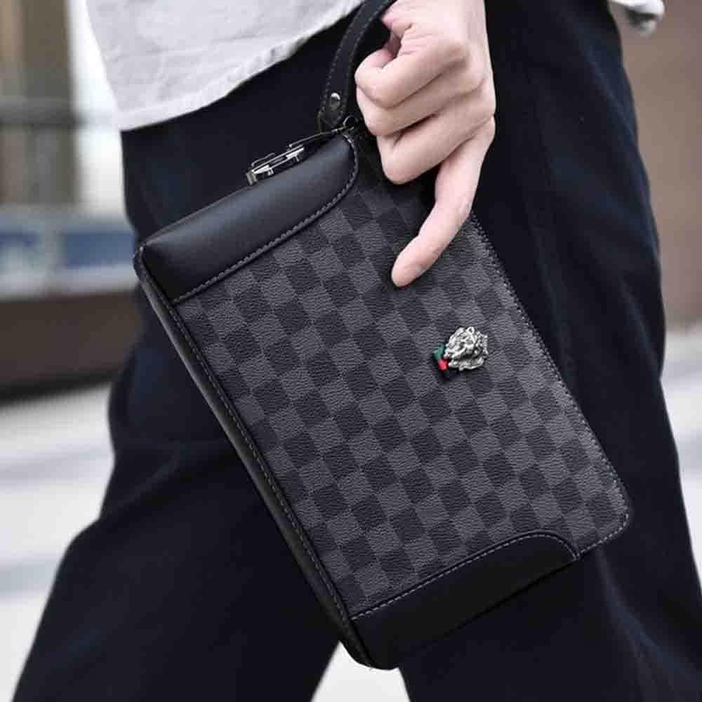 【KT DADA】密碼鎖包包 防盜鎖包包 男生手拿包 商務手拿包 真皮手包 格纹包包 棋盤格手拿包 潮流型男包 送男朋友 生日禮物