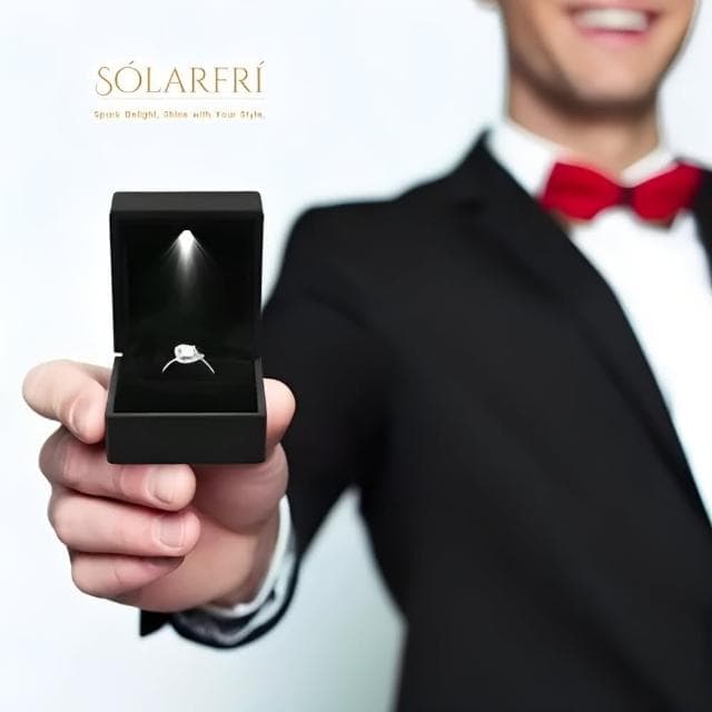 【SOLARFRi】LED燈鑽方型戒指盒首飾盒珠寶盒 優雅氣質感求婚 訂婚 生日 情人節 七夕 女朋友 老婆 禮物 多色款