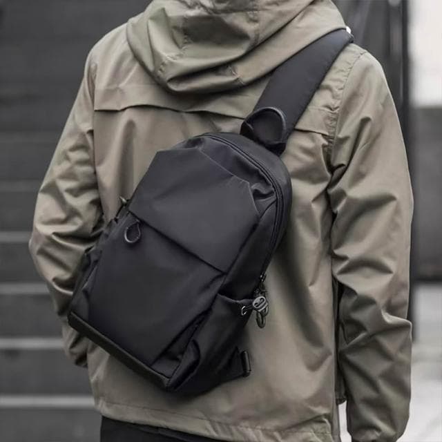 【LEEHER】男生背包/包包男/小包包/斜肩包/大容量包包/胸口包/腰包/通勤包/休閒包/胸包/單肩包/郵差包/斜背包/送男友