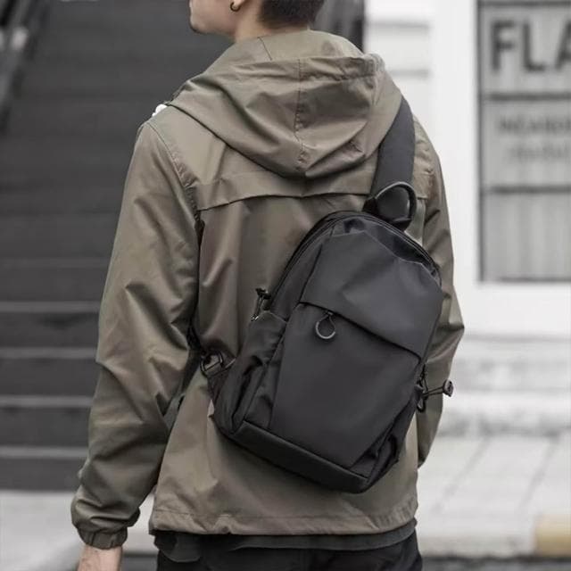 【LEEHER】男生背包/包包男/小包包/斜肩包/大容量包包/胸口包/腰包/通勤包/休閒包/胸包/單肩包/郵差包/斜背包/送男友