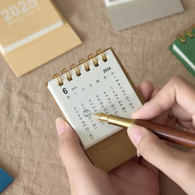 【HELENA】2025迷你小桌曆 ins風擺件 家居裝飾 辦公室療癒小物 禮物 可愛月曆 大學生 聖誕節 生活用品 D58