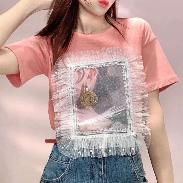 【BBHONEY】韓風 釘珠蕾絲花邊相片T 女孩 耳飾設計 短袖上衣(網美必備款)