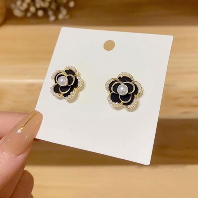 【BBHONEY】小香風 黑色山茶花珍珠 耳釘 耳飾(甜美韓風)