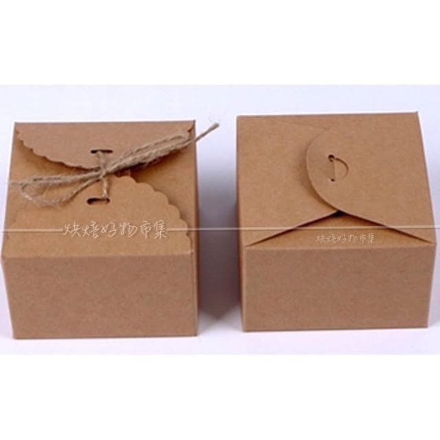 小禮盒 牛皮/紅色/黑色 9*9*6cm(包裝盒 烘焙 餅乾 婚禮 牛皮 紙盒 復古 餅乾 禮品 蛋糕 盒 牛軋糖 喜糖 送禮 盒子 小物 包裝 批發) 烘焙用具 包裝耗材 禮品禮盒包裝 慶生驚喜 紀念日 烘焙好物市集