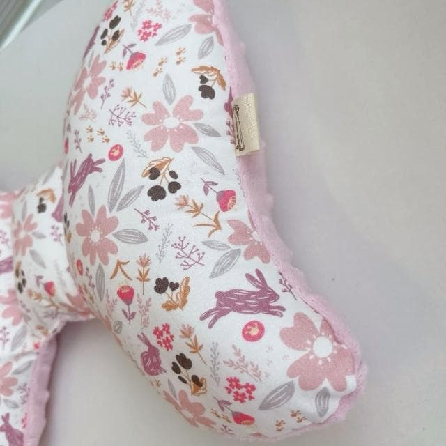 【Lianne baby】花間粉兔彌月禮盒天使枕圍兜髮帶滿月禮(彌月禮盒 滿月禮 收涎禮週歲禮 嬰兒禮物)