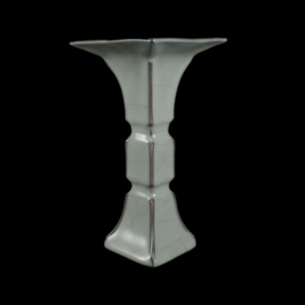 《博古珍藏》宋 官窯月白釉方尊 高18公分 早期收藏