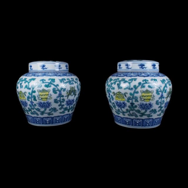 《博古珍藏》鬥彩斗彩纏枝蕃蓮花托八吉祥紋罐一對 老件瓷器 博物館級文物