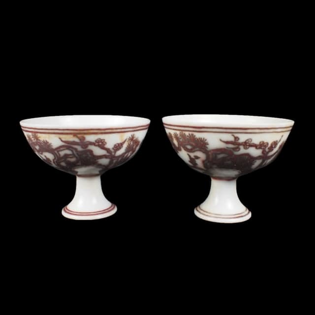 《博古珍藏》明成化 釉裡紅歲寒三友高足杯一對 早期收藏 老件文物 茶杯瓷器 國際拍賣級