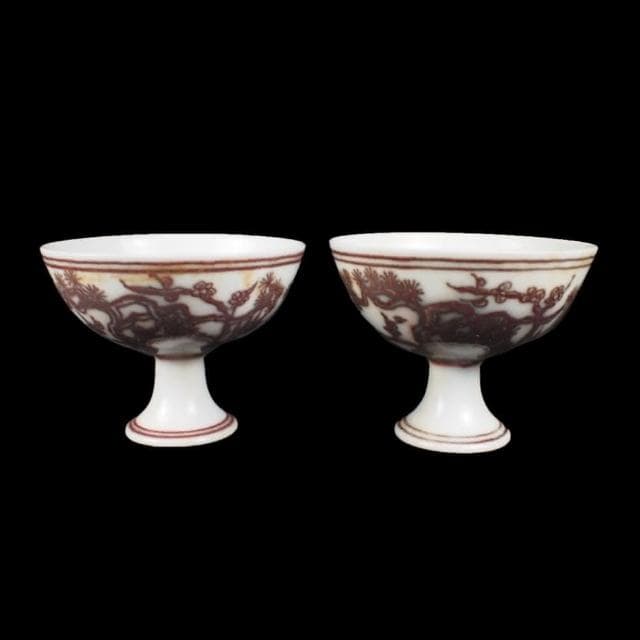 《博古珍藏》明成化 釉裡紅歲寒三友高足杯一對 早期收藏 老件文物 茶杯瓷器 國際拍賣級