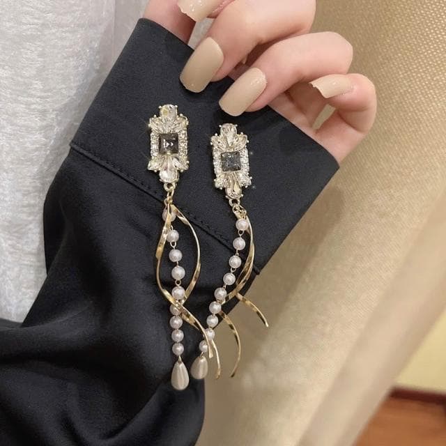 {遇見臻品}BG349韓國東大門耳環925銀針耳環歐美誇張復古珍珠女流蘇長版水鑽耳環珍珠長款水晶耳環復古不對稱格子耳飾