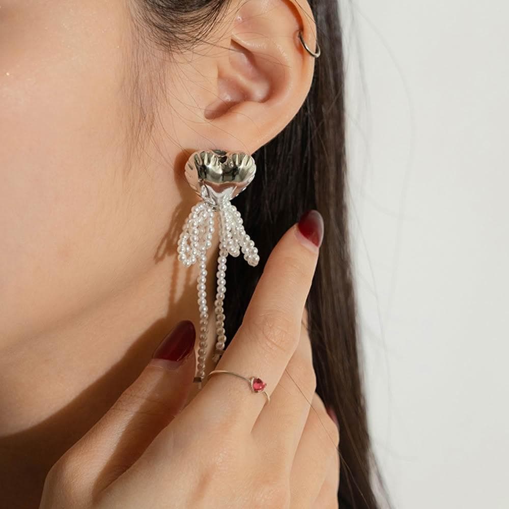 【Queenshop】QUEENSHOP_ S 女裝 正韓 大愛心珍珠蝴蝶結垂墜耳針式耳環 現+預 07030945
