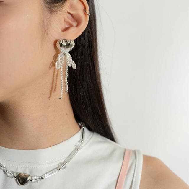 【Queenshop】QUEENSHOP_ S 女裝 正韓 大愛心珍珠蝴蝶結垂墜耳針式耳環 現+預 07030945