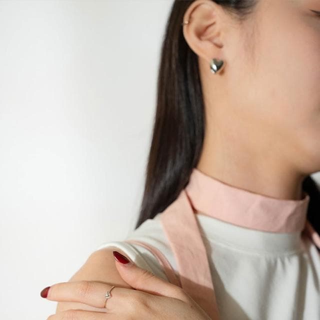 【Queenshop】QUEENSHOP_ S 女裝 正韓 簡約雙面立體愛心耳針式耳環 現+預 07030952