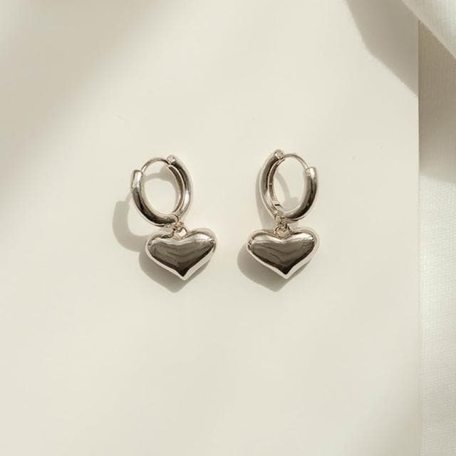【Queenshop】QUEENSHOP_ S 女裝 正韓 立體圈圈愛心耳針式耳環 現+預 07030946