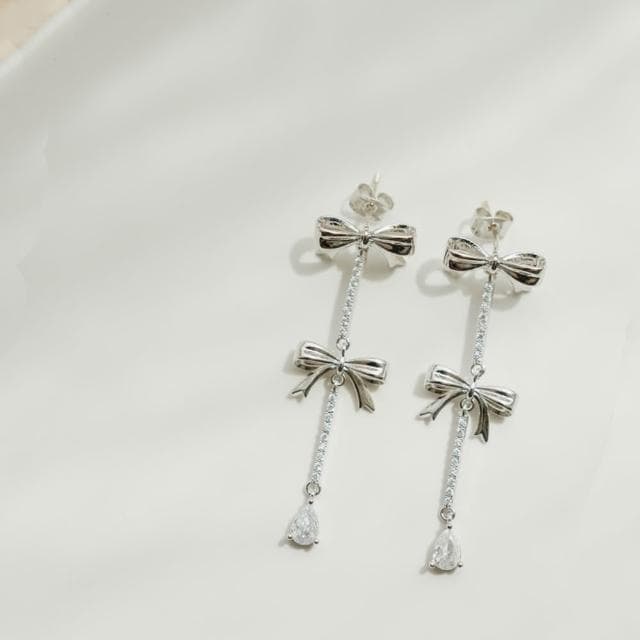 【Queenshop】QUEENSHOP_ S 女裝 正韓 雙層蝴蝶結垂墜水鑽耳環 現+預 07030948