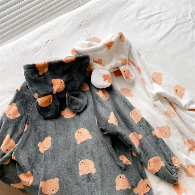 𝟕𝒑𝒖𝒑𝒖🧸軟呼呼奶油熊熊連帽睡袍居家服(居家服/睡衣/ins/冬季睡衣/法蘭絨/禮物/聖誕節交換禮物/秋冬/睡袍/冬季睡衣/冬天睡袍/保暖睡衣)