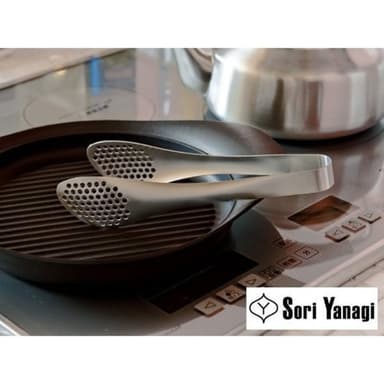 【柳宗理】日本高質感不鏽鋼消光霧面有孔料理夾22cm(交換禮物 聖誕禮物 麵包夾 食物夾 沙拉夾)
