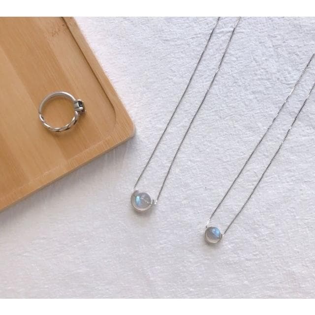 【開運堂】🔥現貨🔥鎖骨鏈 草莓晶灰月光石白金款鎖骨鏈生日項鍊招桃花穩定愛情 開運堂