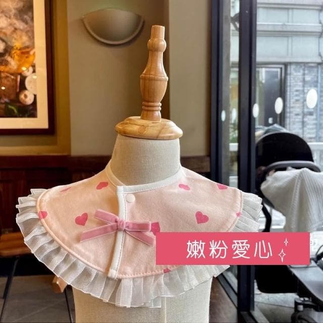 現貨免等『粉色派對』光澤網紗百褶花邊蝴蝶結圓領寶寶圍兜 嬰兒口水巾 防水毛巾底 可調節式雙扣 女寶穿搭 假領 愛心 波點