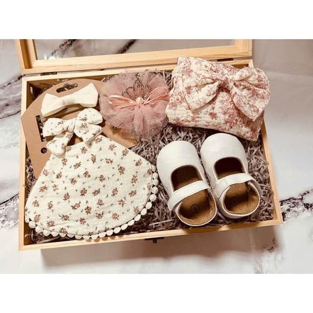 女寶寶禮盒 粉碎花·彌月禮盒·滿月禮·嬰兒禮盒·新生兒禮盒·滿月送禮·彌月禮·寶寶禮盒·寶寶禮物·週歲禮物·滿月送禮
